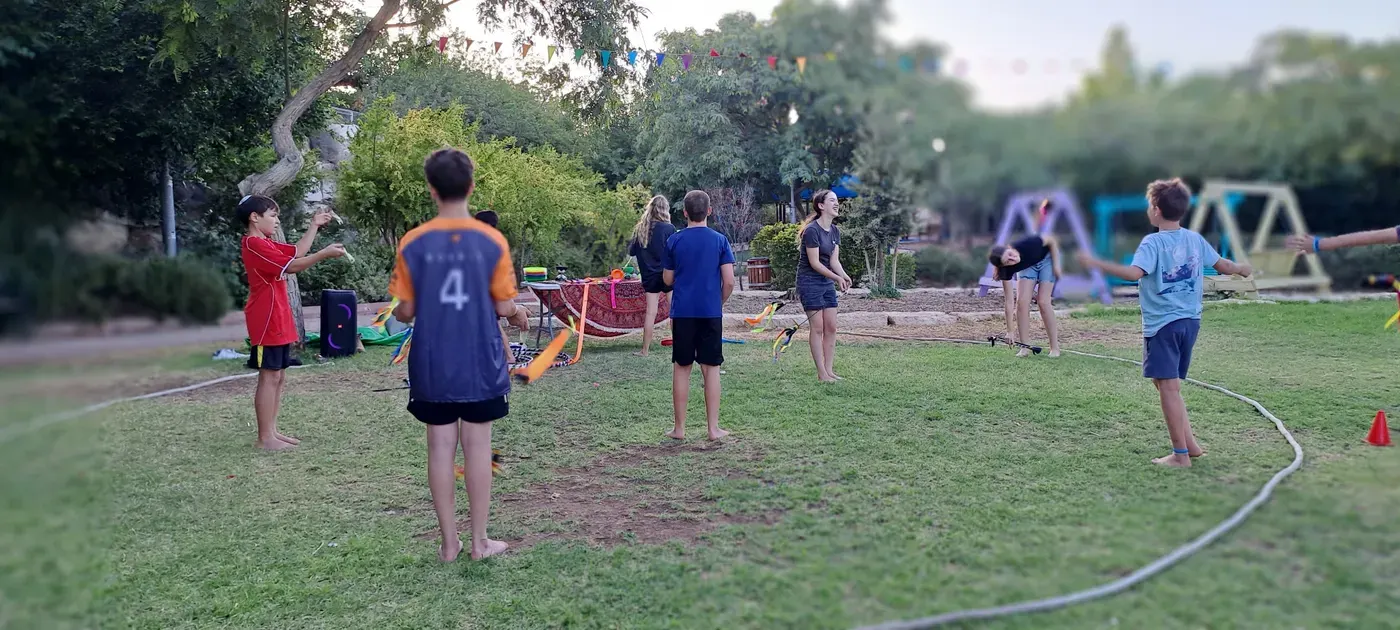 ילדים בסדנת קרקס